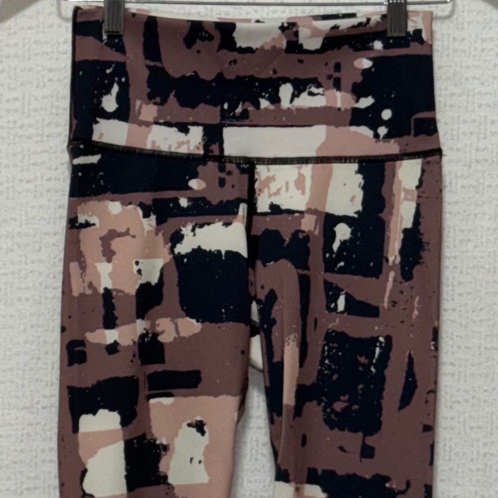 Chic & Supportive Two-Piece Activewear Set โจ - Picture 6 of 9